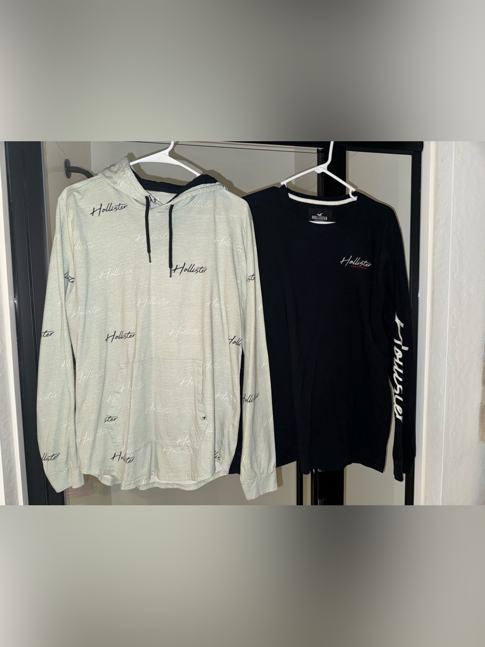 Hollister Men’s Creme (light green) & Black think long sleeve (1) Hoodie - Large